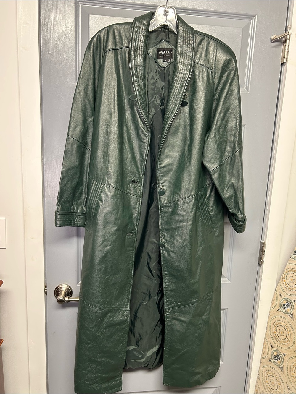 PELLE VINTAGE Green leather long coat. Shawl collar excellent condition size Med